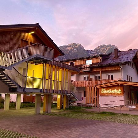 Seehotel Am Hallstaettersee Modern Rooms Obertraun Bagian luar foto