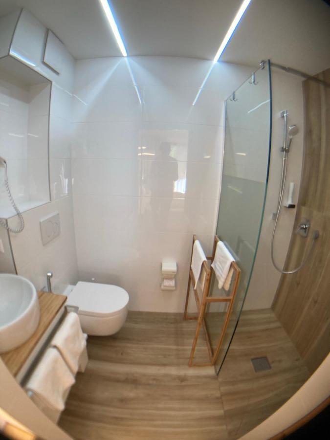 Seehotel Am Hallstaettersee Modern Rooms Obertraun Bagian luar foto