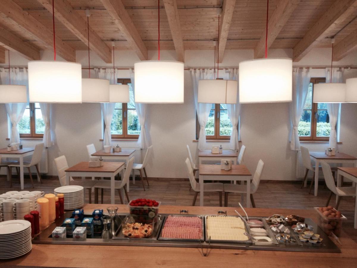 Seehotel Am Hallstaettersee Modern Rooms Obertraun Bagian luar foto